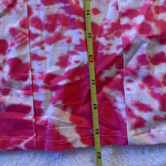 NWT Marilyn Monroe Scrub Top - Picture 5 of 5